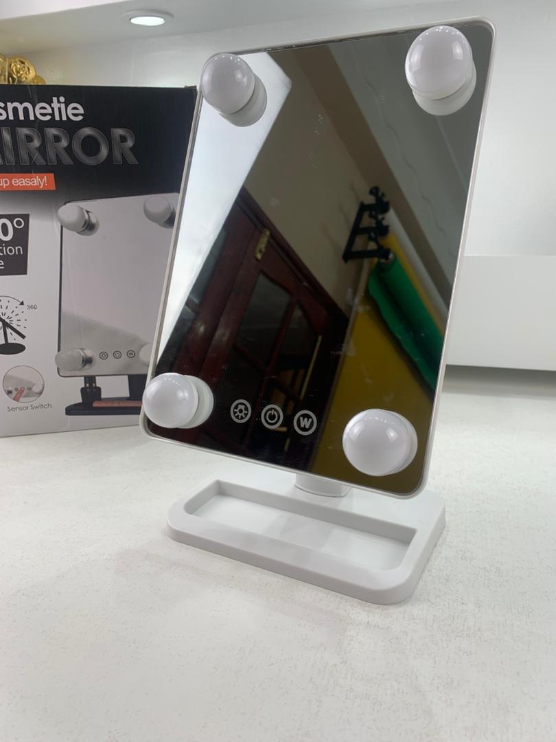 Miroir-de-Maquillage-avec-4-ampoules-LED-Contr-le-tactile-intelligent-et-rotation-360-مرآة-المكياج.png