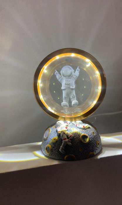 Lampe-Astronut-3D-Cristal-مصباح-كروي-ثلاثي-الأبعاد-للفضائي.png
