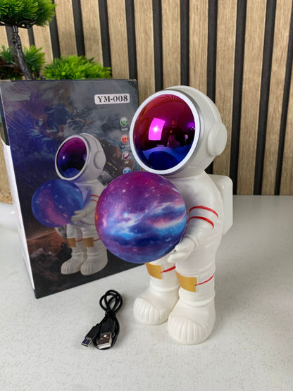 Haut-parleur-et-lampe-astronaute-id-ale-pour-la-d-coration-de-chambre-YM-008-مصباح-ومكبر-صوت-بلوتوث.png