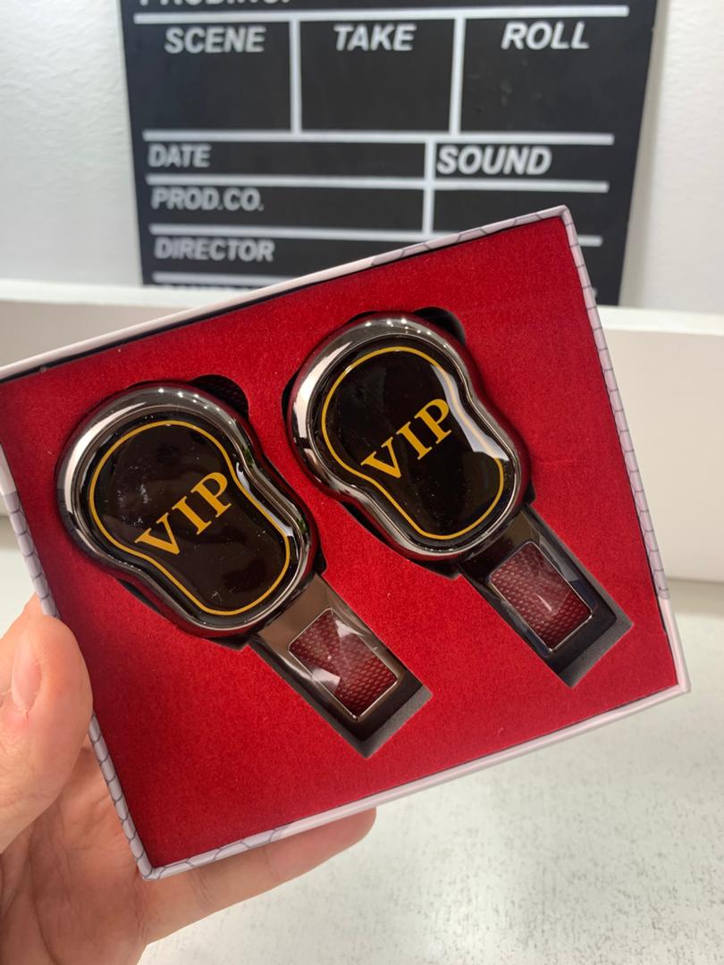 Attache Ceinture pour voiture 2Pcs Design VIP تنزوت
