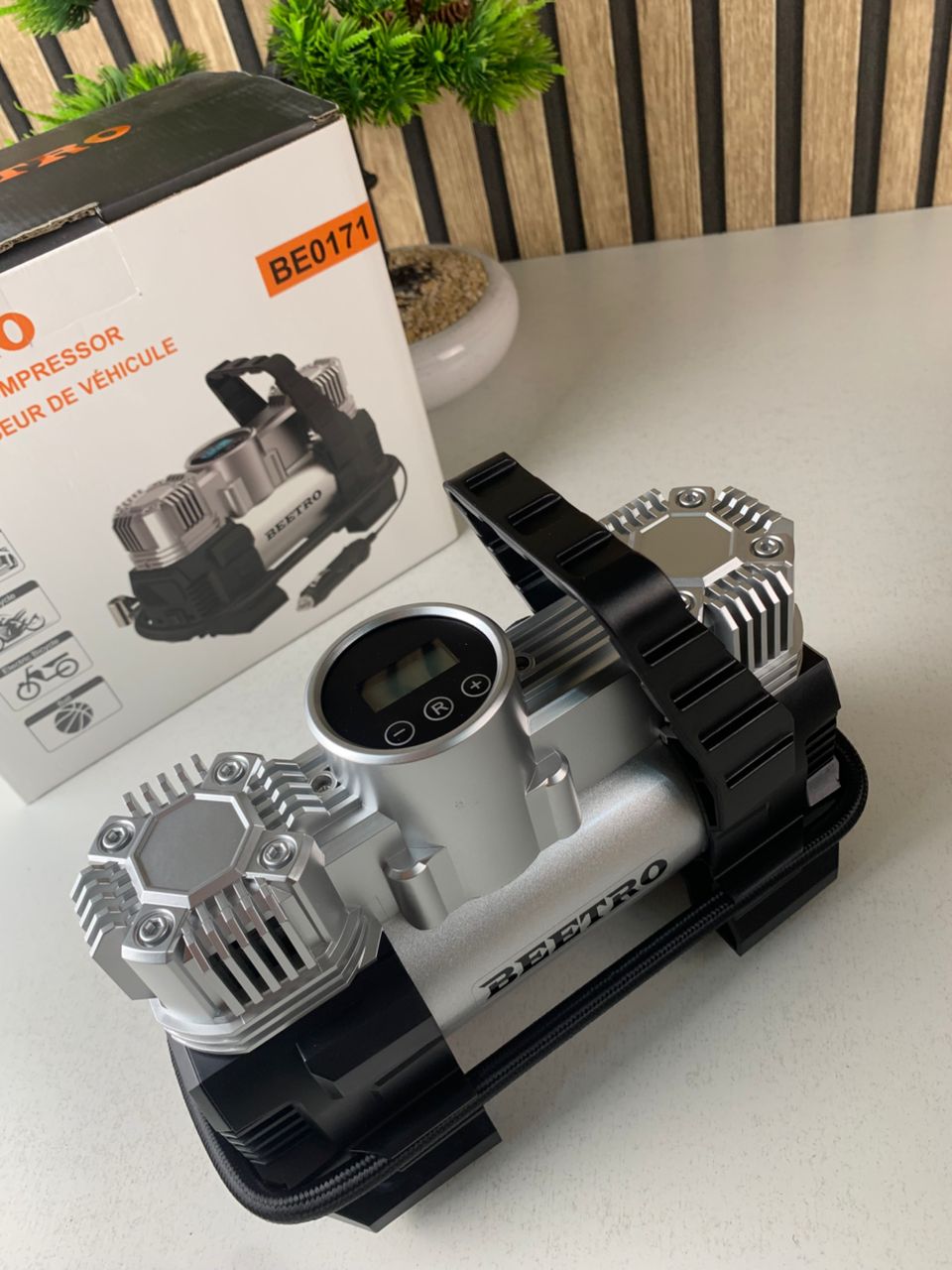 Compresseur-de-voiture-double-piston-cran-LCD-180W-150psi-BE0171-جهاز-ضغط-العجلات-للسياراة.png