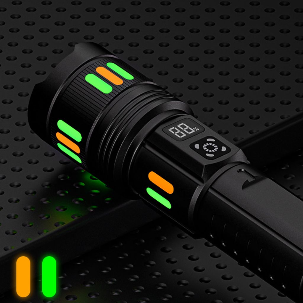 Lampe-de-Poche-LED-Zoom-T-lescopique-avec-Bandes-Fluorescentes-مصباح-يدوي-مع-زووم-تلسكوبي.png