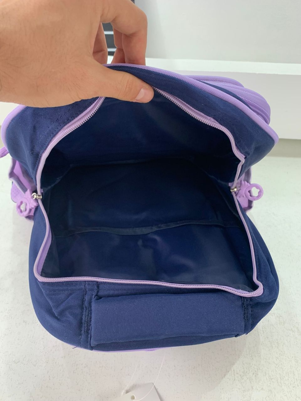 Sac à Dos Enfant Ludique avec Plusieurs Compartiment et un Peluche LM-5122 Bleu Nuit et Mauve – حقيبة ظهر للأطفال أزرق ليلي وبنفسجي تنزوت