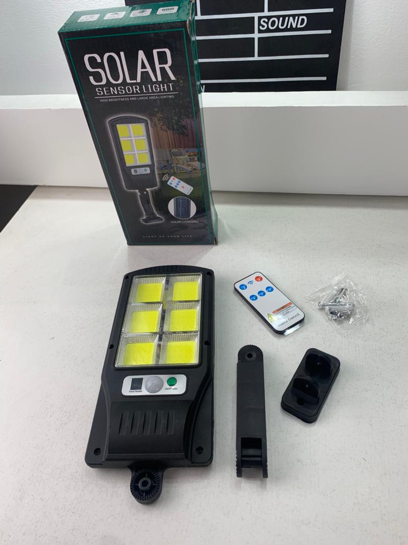 Lampadaires solaires à LED d’extérieur avec détecteur de mouvements – مصباح خارجي يعمل بالطاقة الشمسية تنزوت