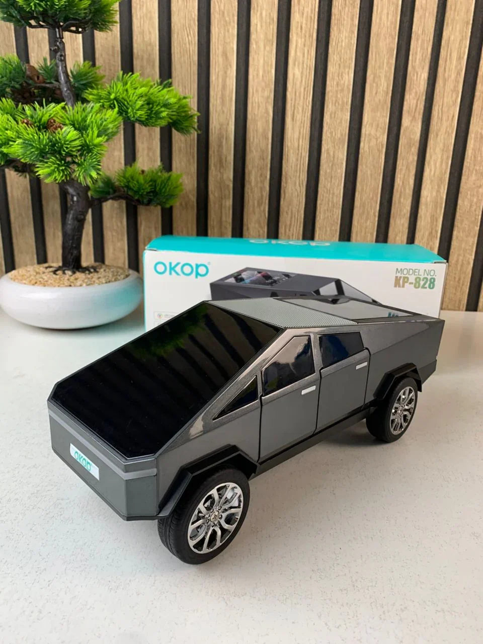 Haut-parleur-portable-Bluetooth-en-forme-de-voiture-pick-up-avec-cran-et-lumi-re-LED-festive.png