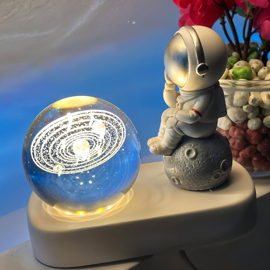 Veilleuse-3D-en-Forme-de-Boule-de-Cristal-pour-Astronaute.png