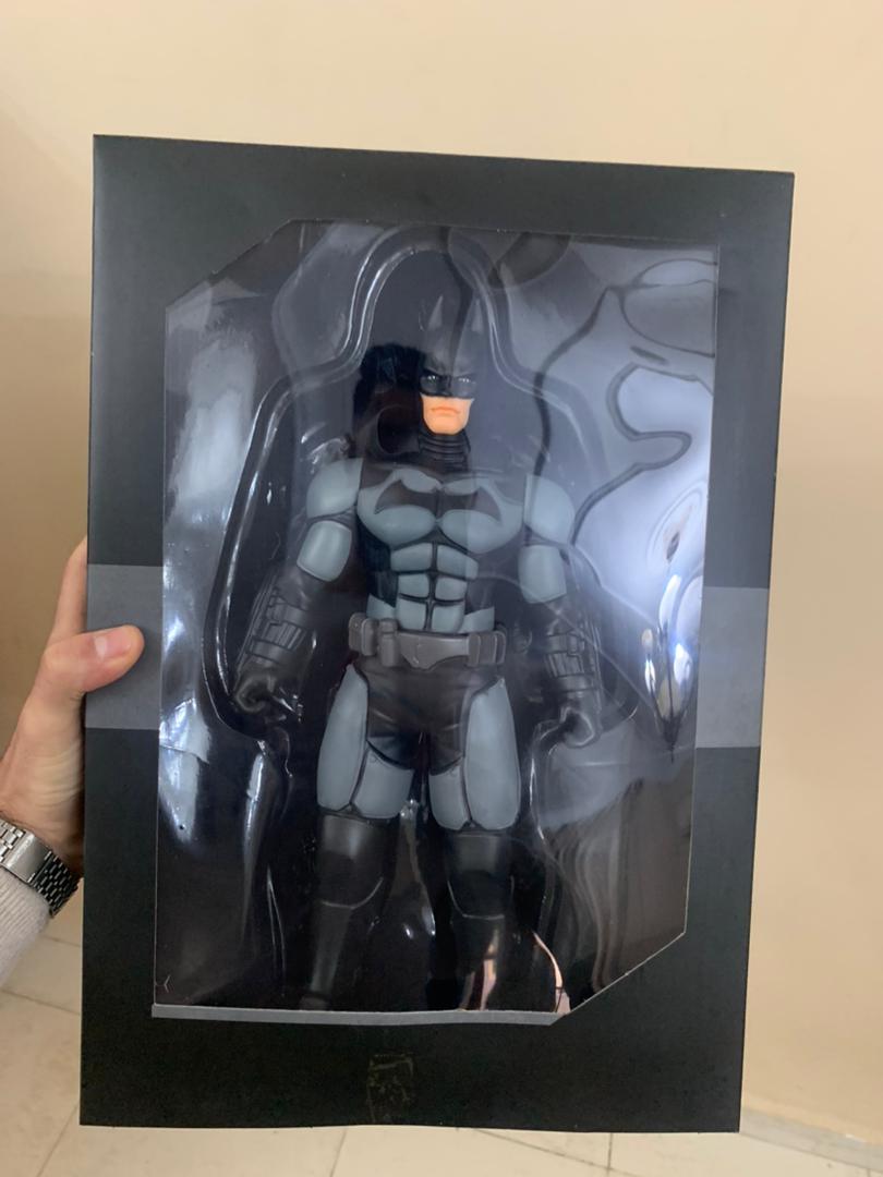 Figurine-G-ante-Batman-30-cm-en-PVC-Le-Chevalier-Noir-Collectionner.png