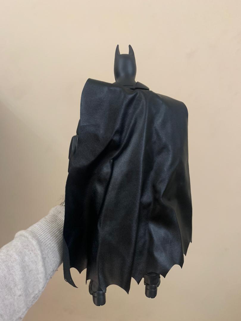 Figurine-G-ante-Batman-30-cm-en-PVC-Le-Chevalier-Noir-Collectionner.png