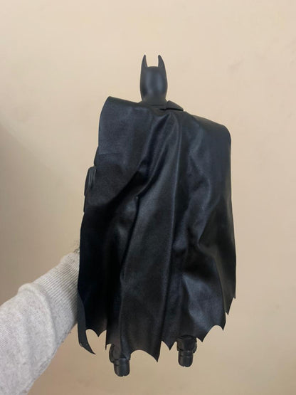 Figurine-G-ante-Batman-30-cm-en-PVC-Le-Chevalier-Noir-Collectionner.png