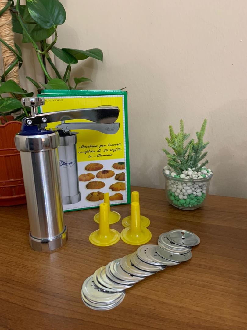 Machine-Biscuit-Avec-20-Moules-ماكينة-البسكويت-مع-20-قالب.png