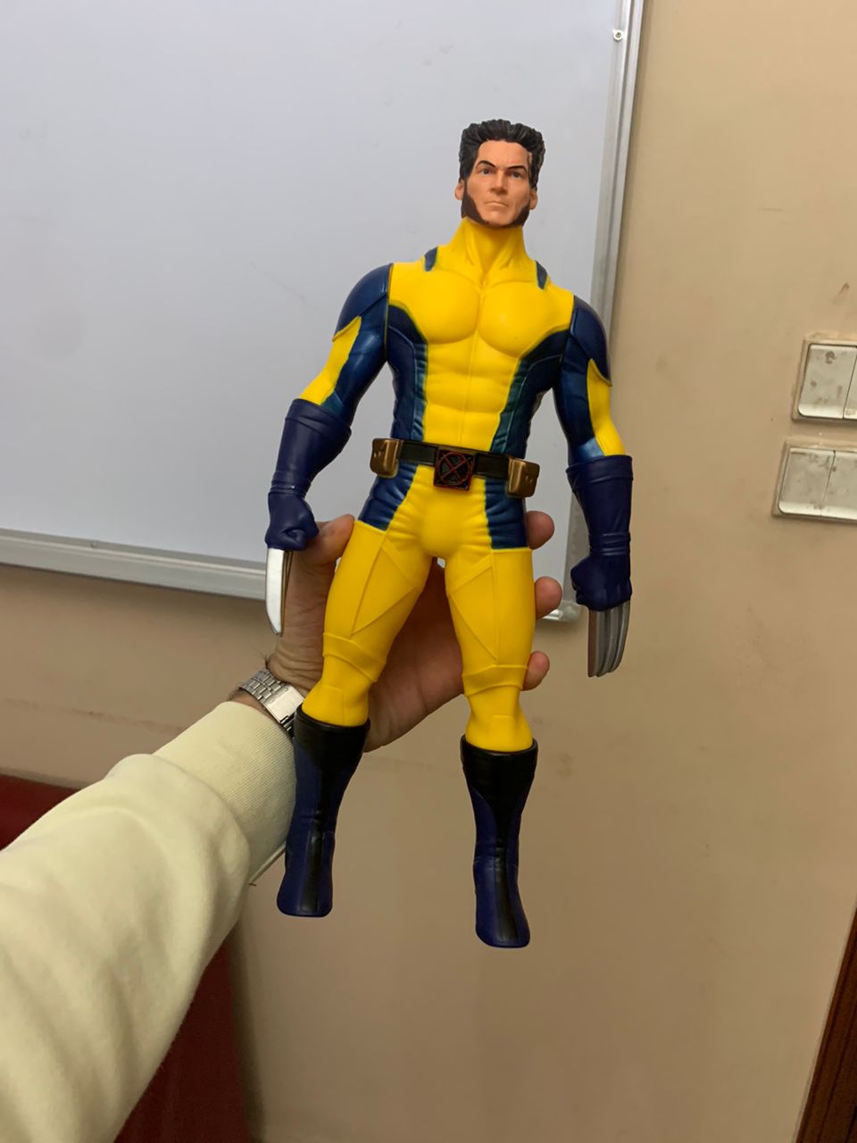 Wolverine-Figurine-G-ant-30cm-en-PVC.png