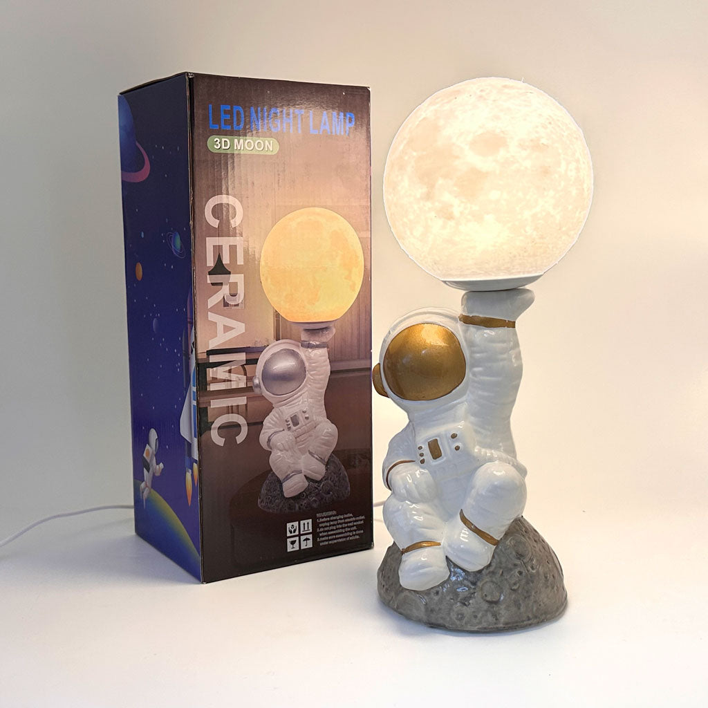 Veilleuse-Astronaute-et-Lampe-de-Table-en-C-ramique.png
