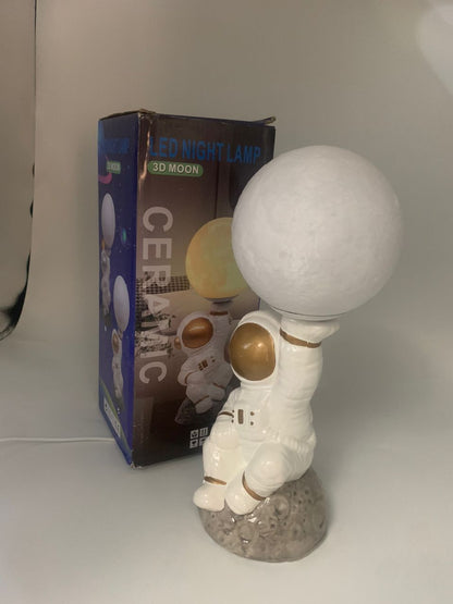 Veilleuse-Astronaute-et-Lampe-de-Table-en-C-ramique.png