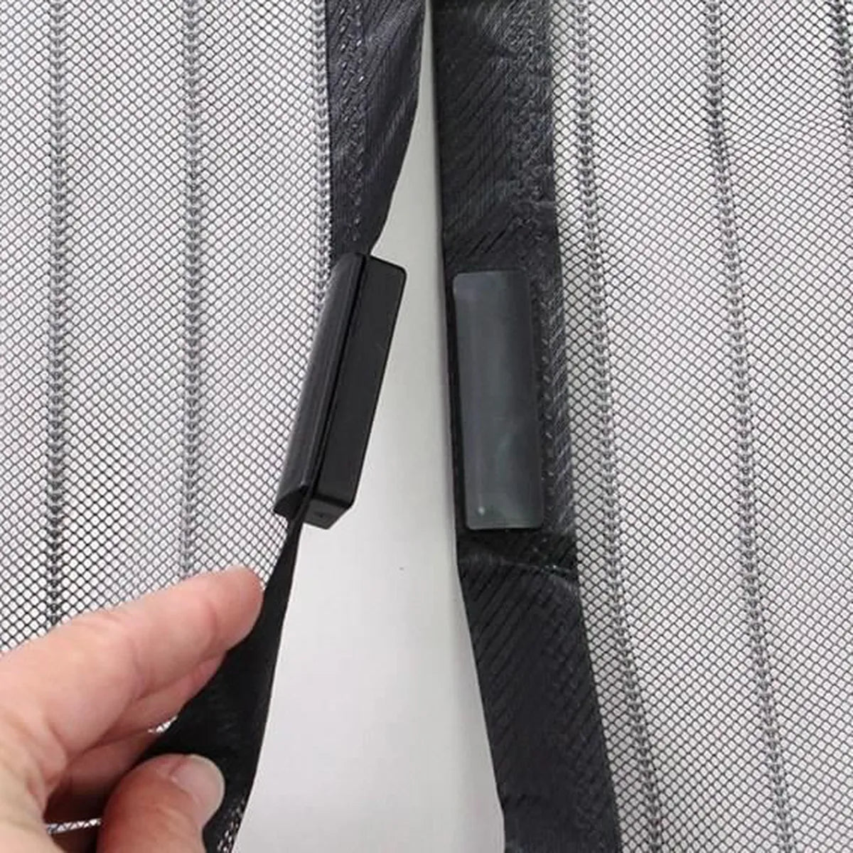 Moustiquaire-rideau-pour-porte-avec-fermeture-magn-tique-100x210cm.png