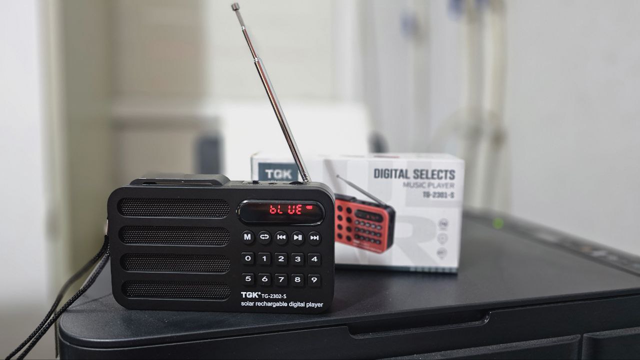 Poste-Radio-Bluetouth-portable-charge-Solar-USB-Carte-Memoire-FM.png