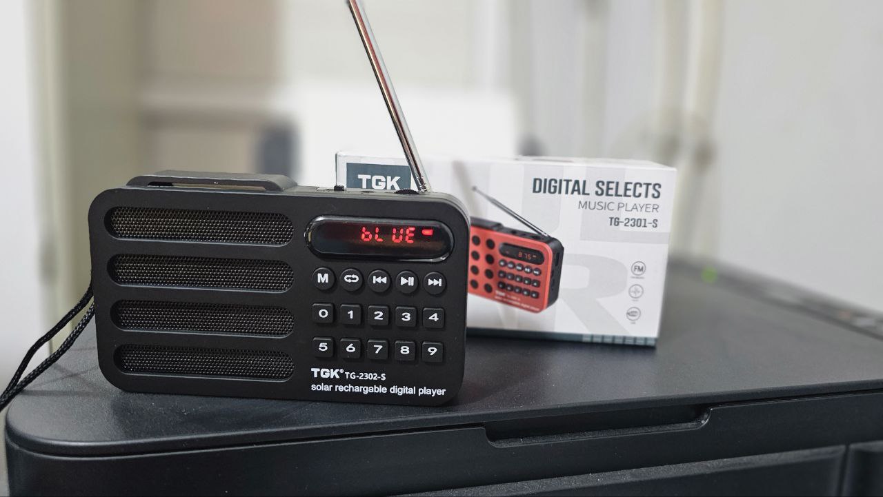 Poste-Radio-Bluetouth-portable-charge-Solar-USB-Carte-Memoire-FM.png