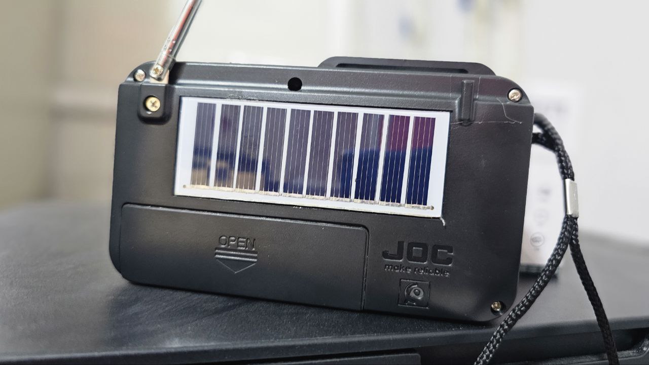 Poste-Radio-Bluetouth-portable-charge-Solar-USB-Carte-Memoire-FM.png