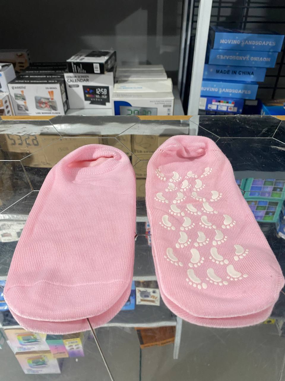 Chaussettes en Gel de Silicone réutilisables, masque pour les pieds, hydratant, blanchissant, exfoliant - جوارب من جل السيليكون لترطيب و تبييض و تقشيير القدم تنزوت