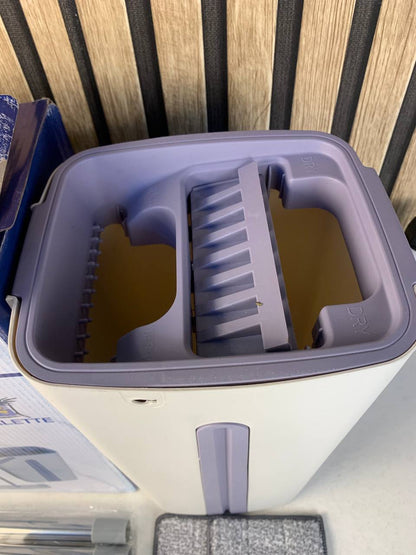 Balai-serpill-re-plat-avec-seau-deux-compartiments-et-lingettes-en-microfibre-ممسحة-مايكروفيبر-مع-دلو-بغرفتين-للفصل-بين-الماء-النظيف.png