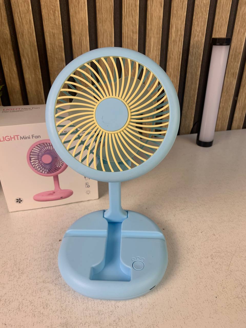 Ventilateur-Pliable-Rechargeable-avec-Support-T-l-phone-مروحة-مكتب-ويد-قابلة-للطي-مع-حامل-هاتف.png