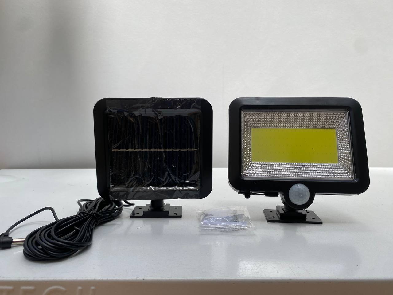 Lampe projecteur solaire LED et détecteur de mouvement 5W IP44 - SL-F100 - تنزوت