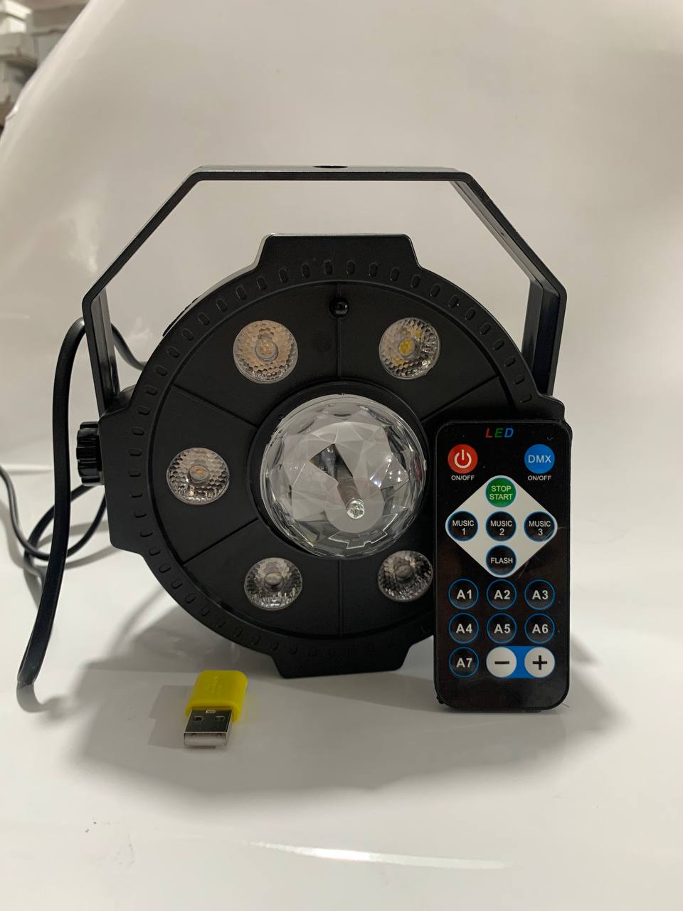 Projecteur jeux de lumiere RGB Laser rotatif 6en1 effets Stroboscope - تنزوت