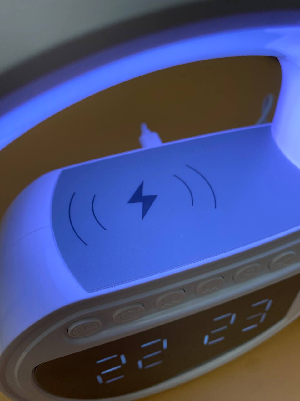 Réveil et Haut-parleur Bluetooth RGB intelligente type Big G Wireless Charger V5 - تنزوت